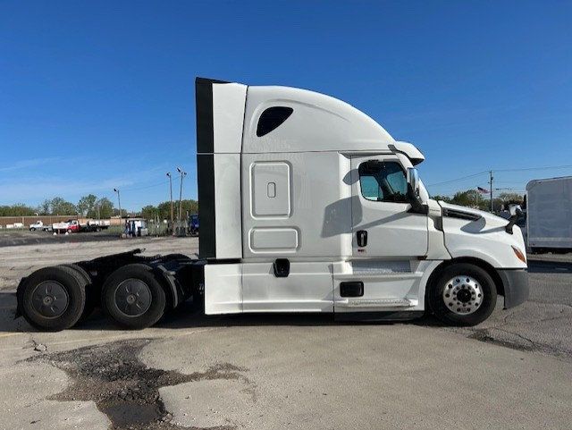 2023 Freightliner PT126SLP 2023 FREIGHTLINER CASCADIA SLEEPER - 23023543 - 4