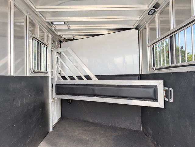 2023 Frontier 2 Horse Slant with Drop Feed Windows & Escape Door  - 23086589 - 5
