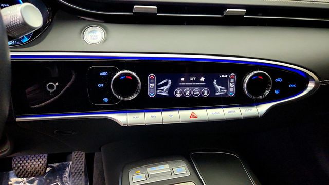 2023 Genesis Electrified GV70 Advanced AWD - 23095036 - 17