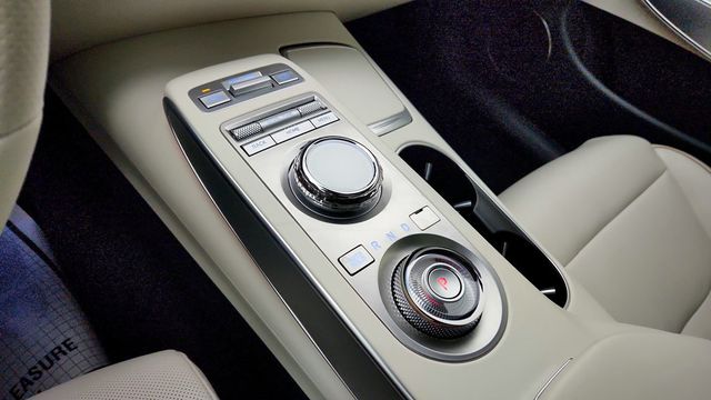 2023 Genesis Electrified GV70 Advanced AWD with Prestige Package - 22941411 - 16
