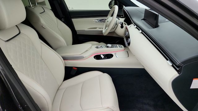 2023 Genesis Electrified GV70 Advanced AWD with Prestige Package - 22941411 - 24