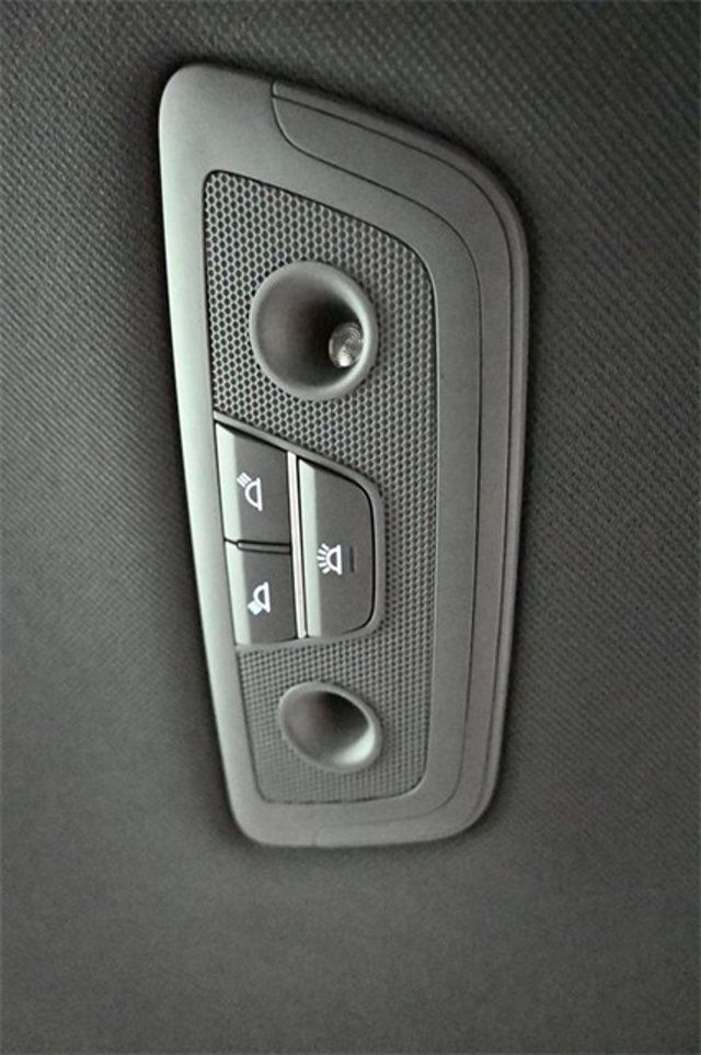 2023 Genesis G70 2.0T RWD - 22928371 - 19