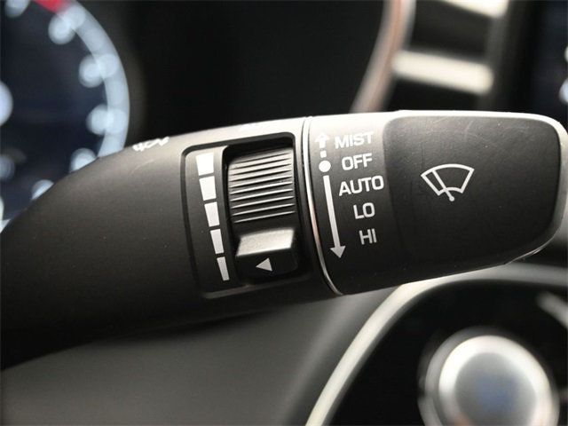 2023 Genesis G70 2.0T RWD - 22928371 - 34