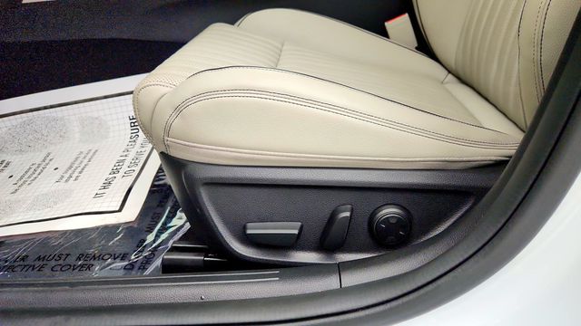 2023 Genesis G70 2.0T w/ Sport Prestige Package, Lexicon Audio & Ventilated Seats - 23094145 - 11