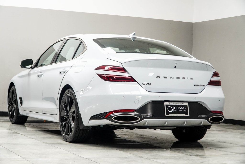 2023 Genesis G70 3.3T photo 9