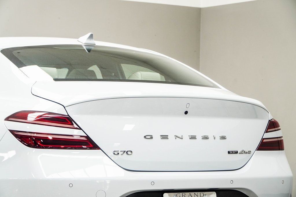 2023 Genesis G70 3.3T photo 12