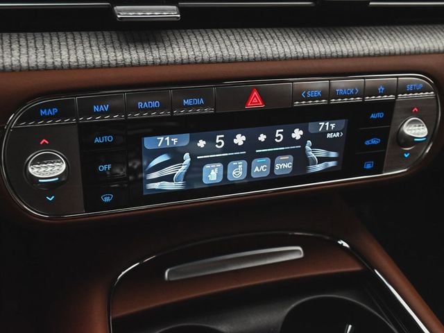 2023 Genesis G90 3.5T - 22978591 - 37