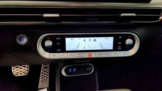2023 Genesis GV60 Performance AWD - 23074414 - 17