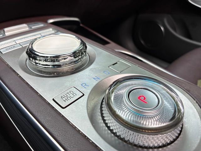 2023 Genesis GV70 2.5T AWD - 23018825 - 31