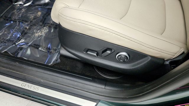 2023 Genesis GV70 2.5T AWD with Select Package - 22951239 - 11