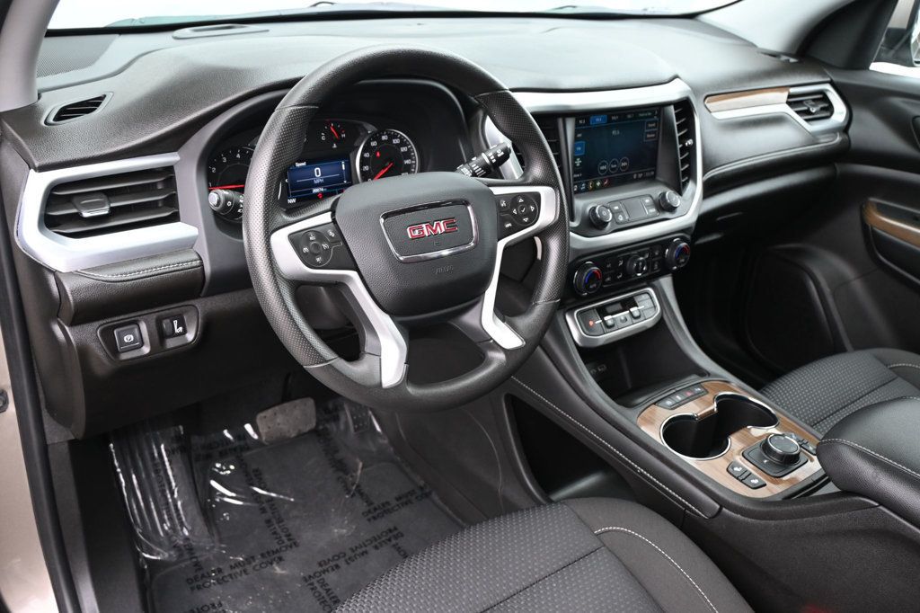 2023 Gmc Acadia SLE photo 4