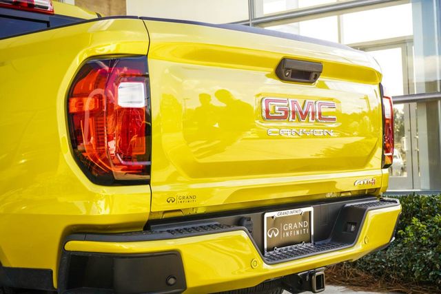 2023 GMC Canyon 4WD Crew Cab AT4 - 23012541 - 11