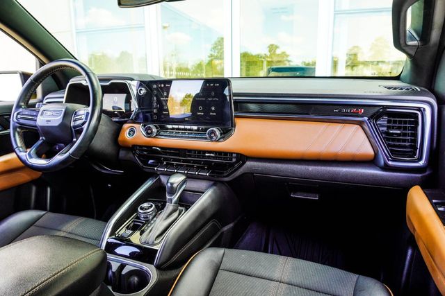 2023 GMC Canyon 4WD Crew Cab AT4 - 23012541 - 17