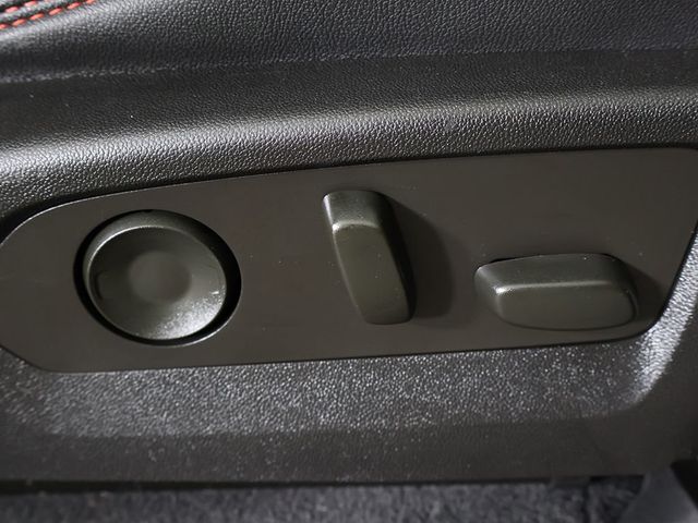 2023 GMC Canyon 4WD Crew Cab AT4X - 23028664 - 37