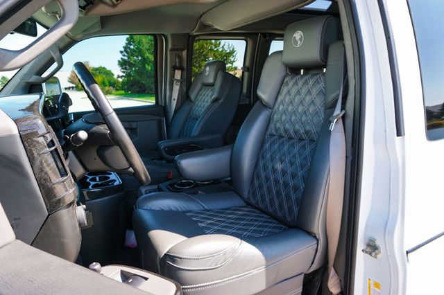 2023 GMC Savana Passenger *Savana 2500 EXT* *9-Pass* *4x4* *Explorer LTD SE* *Hi-Top* - 22914972 - 9