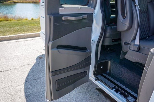 2023 GMC Savana Passenger *Savana 2500 EXT* *9-Pass* *4x4* *Explorer LTD SE* *Hi-Top* - 22914972 - 46