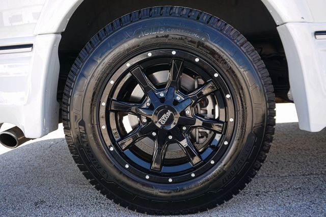 2023 GMC Savana Passenger *Savana 2500 EXT* *9-Pass* *4x4* *Explorer LTD SE* *Hi-Top* - 22914972 - 50