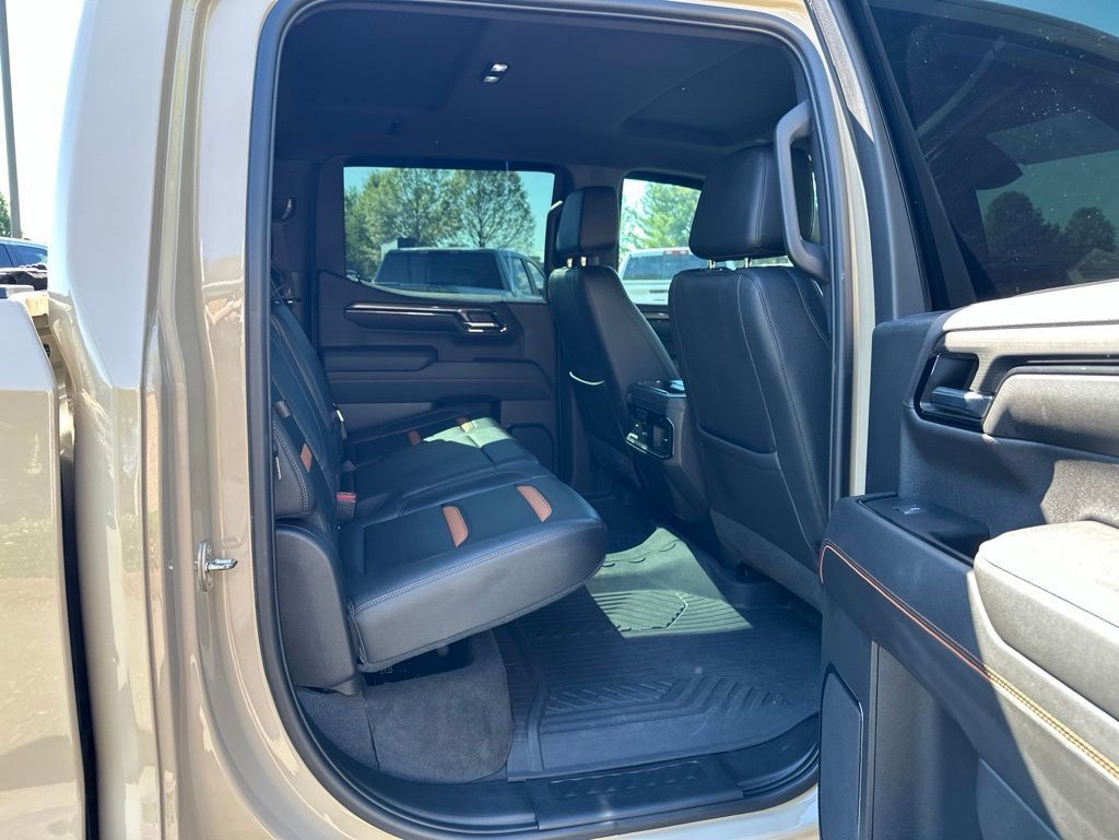 2023 GMC Sierra 1500 AT4 Premium w/ Technology Package - 23023095 - 33