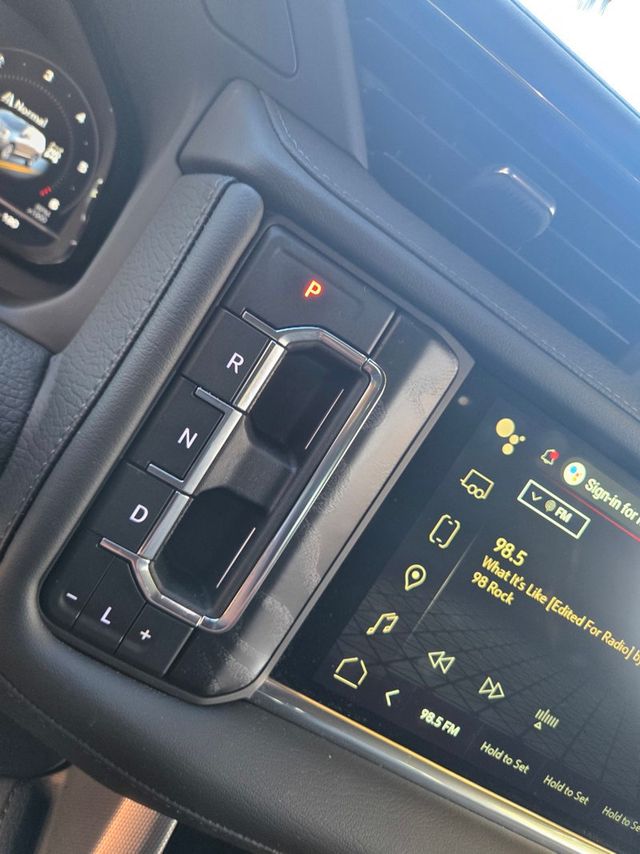 2023 GMC Yukon 4WD 4dr Denali - 22943681 - 17