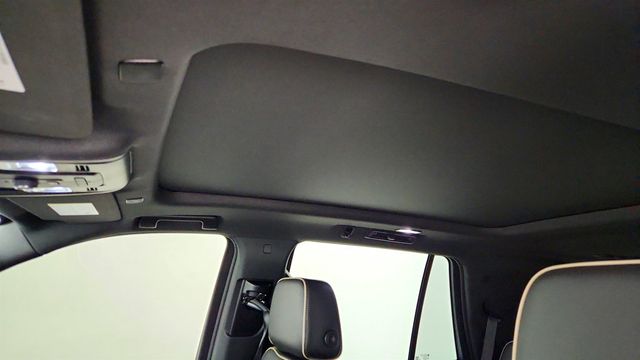 2023 GMC Yukon 4WD 4dr SLT w/ 22'' Wheels, Pano Sunroof & 2nd Row Bucket Seats - 22957578 - 9