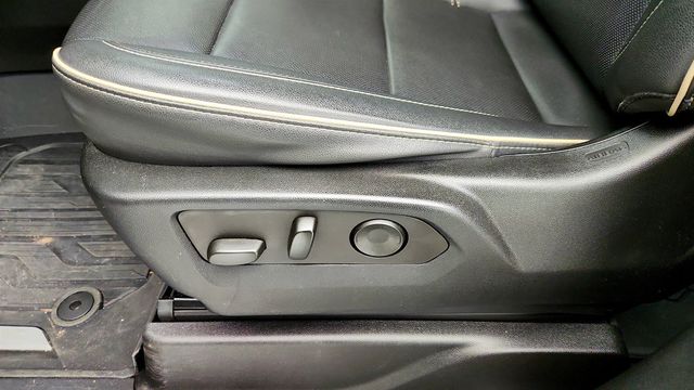 2023 GMC Yukon 4WD 4dr SLT w/ 22'' Wheels, Pano Sunroof & 2nd Row Bucket Seats - 22957578 - 11