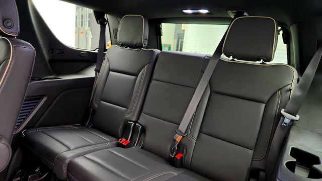 2023 GMC Yukon 4WD 4dr SLT w/ 22'' Wheels, Pano Sunroof & 2nd Row Bucket Seats - 22957578 - 22