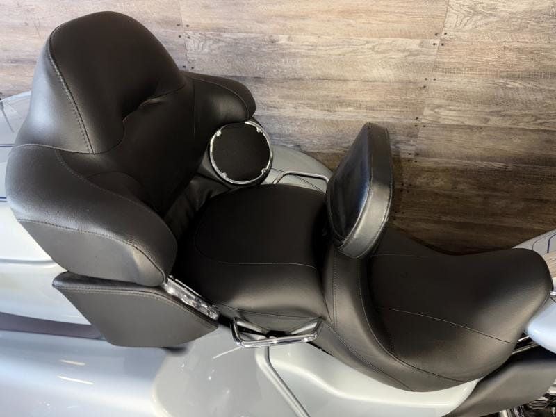 2023 Harley-Davidson FLHTCUTG Triglide Ultra Classic One Owner! - 22928274 - 9