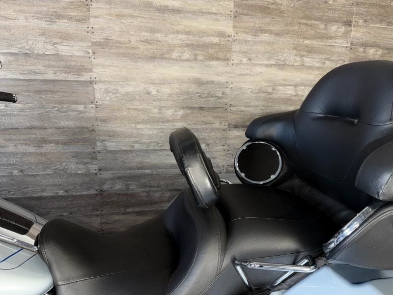 2023 Harley-Davidson FLHTCUTG Triglide Ultra Classic One Owner! - 22928274 - 12
