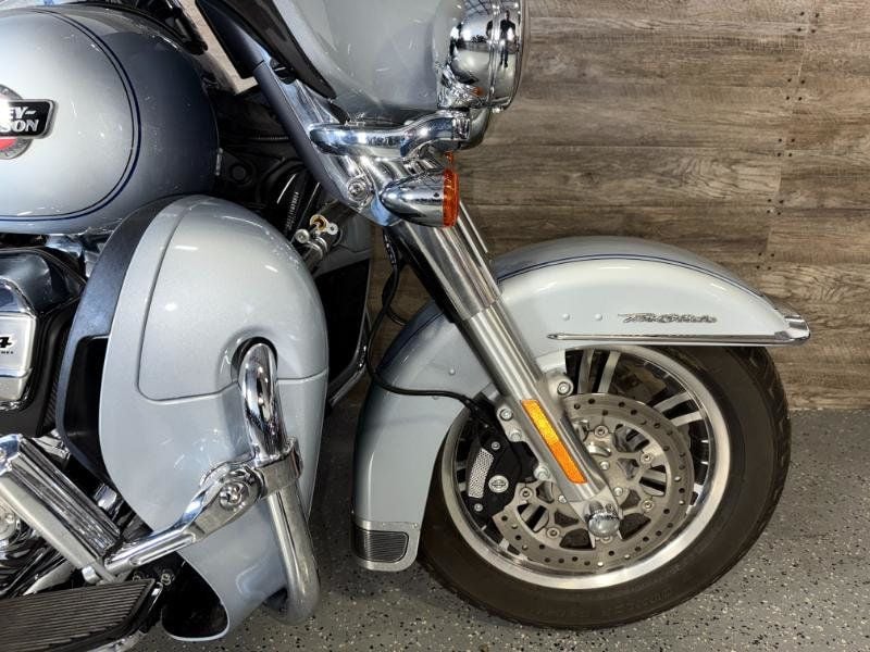2023 Harley-Davidson FLHTCUTG Triglide Ultra Classic One Owner! - 22928274 - 4