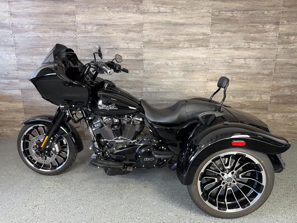 2023 Harley-Davidson FLTRT Road Glide 3 LIKE NEW! - 23032288 - 11