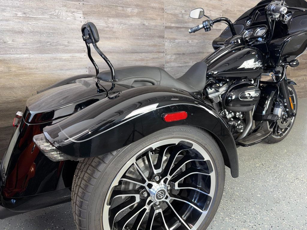 2023 Harley-Davidson FLTRT Road Glide 3 LIKE NEW! - 23032288 - 2