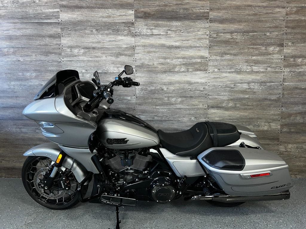 2023 Harley-Davidson FLTRXSE CVO Road Glide LIKE NEW! - 22699663 - 12