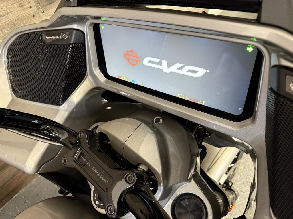 2023 Harley-Davidson FLTRXSE Road Glide CVO SUPER CLEAN! - 22892329 - 9