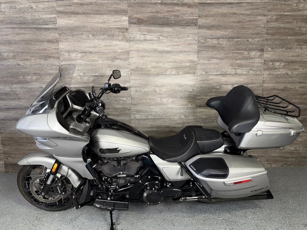 2023 Harley-Davidson FLTRXSE Road Glide CVO SUPER CLEAN! - 22892329 - 11
