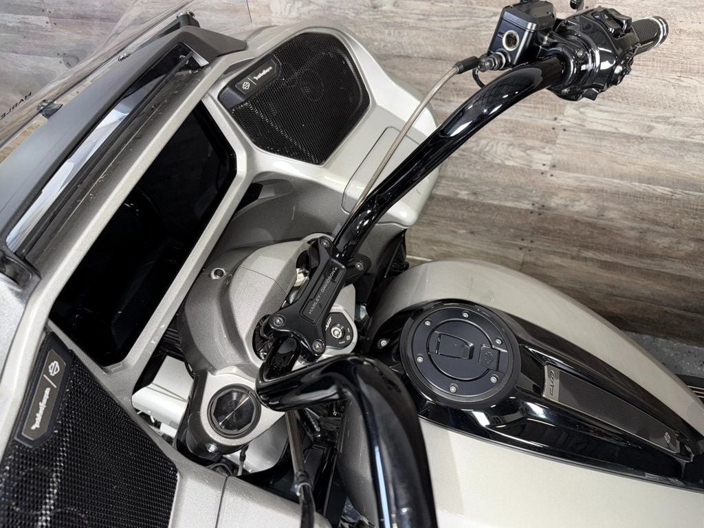 2023 Harley-Davidson FLTRXSE Road Glide CVO SUPER CLEAN! - 22892329 - 13