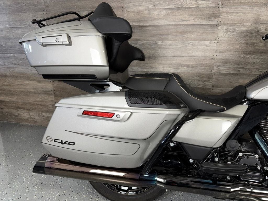 2023 Harley-Davidson FLTRXSE Road Glide CVO SUPER CLEAN! - 22892329 - 6