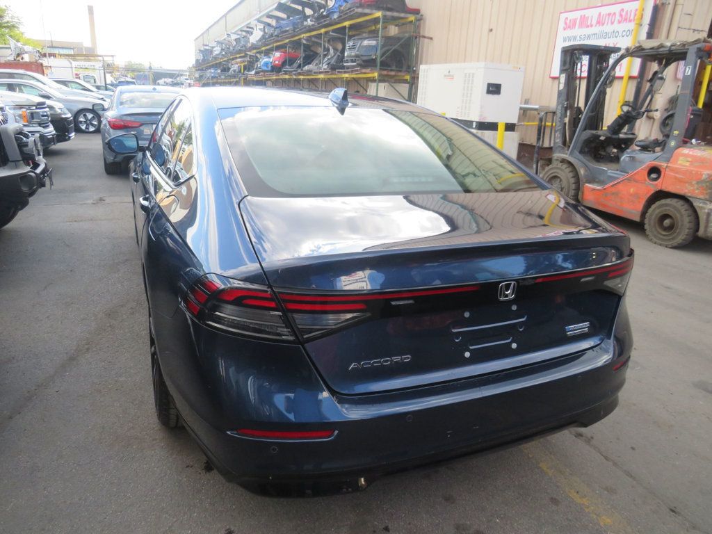 Honda Accord photo 3