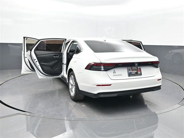 2023 Honda Accord LX photo 26