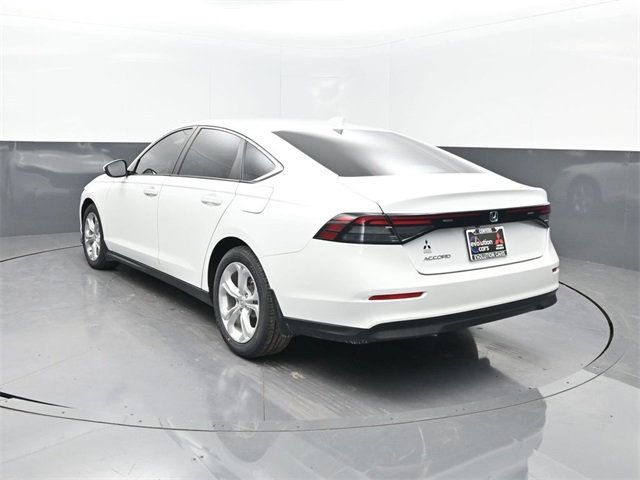 2023 Honda Accord LX photo 2