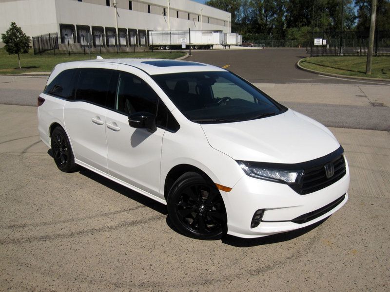 2023 Honda Odyssey Sport photo 2