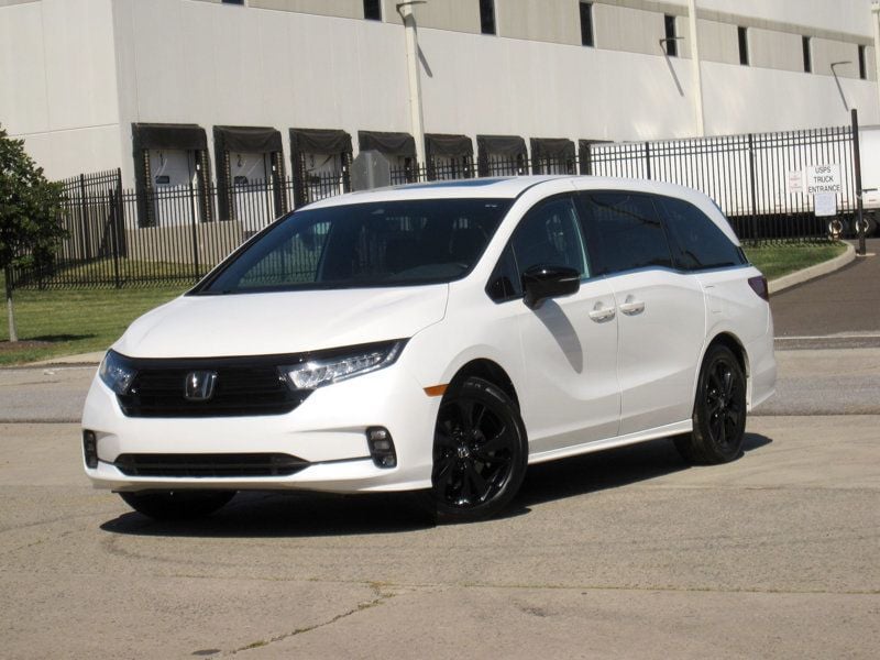 2023 Honda Odyssey Sport photo 3