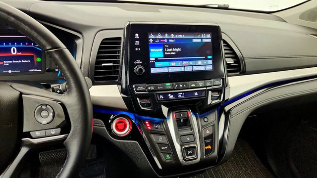 2023 Honda Odyssey Touring Automatic w/ Rear Entertainment System & Navigation - 22994722 - 17