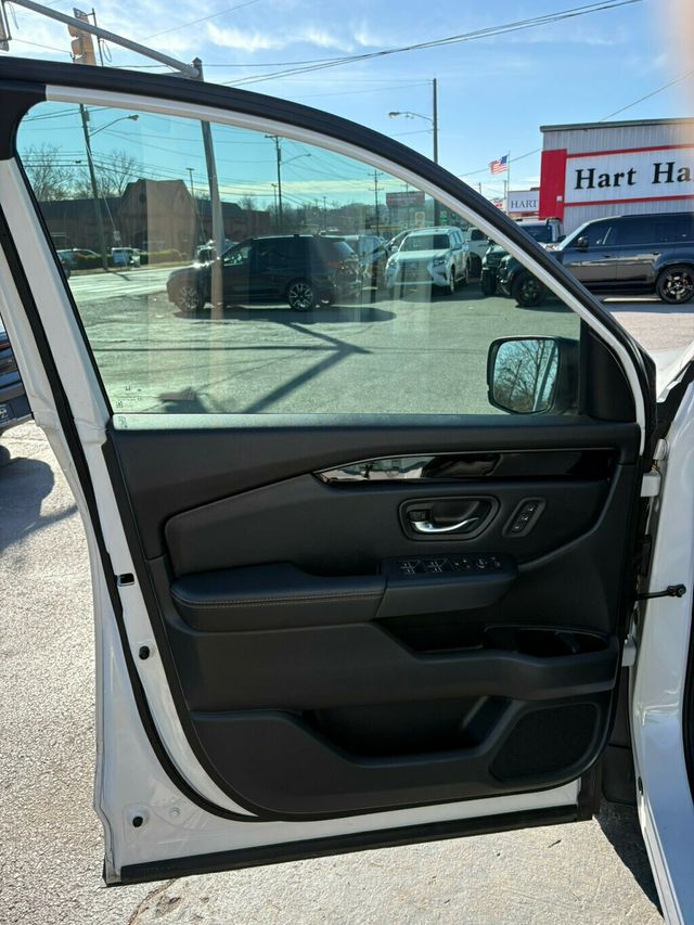 2023 Honda Pilot LocalTrade/Trailsport/AWD/HeatedSeats/2ndRowCaptainChairs/NAV - 22958454 - 11