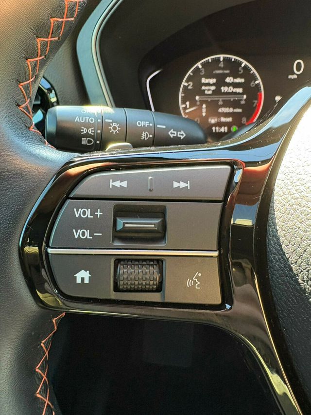 2023 Honda Pilot LocalTrade/Trailsport/AWD/HeatedSeats/2ndRowCaptainChairs/NAV - 22958454 - 13