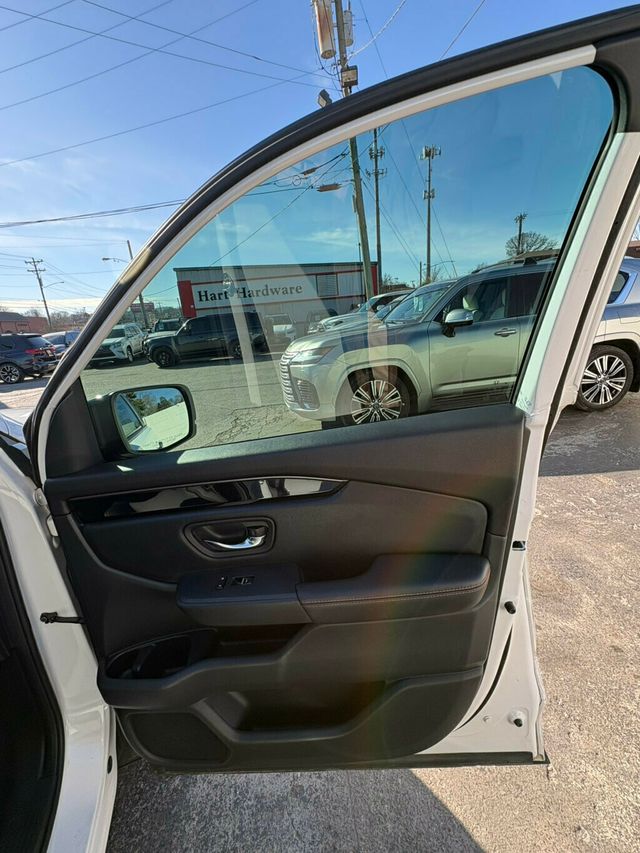 2023 Honda Pilot LocalTrade/Trailsport/AWD/HeatedSeats/2ndRowCaptainChairs/NAV - 22958454 - 22
