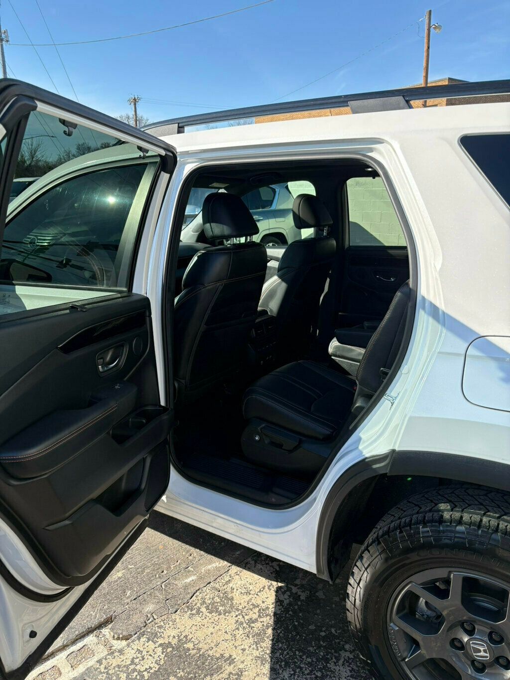 2023 Honda Pilot LocalTrade/Trailsport/AWD/HeatedSeats/2ndRowCaptainChairs/NAV - 22958454 - 28