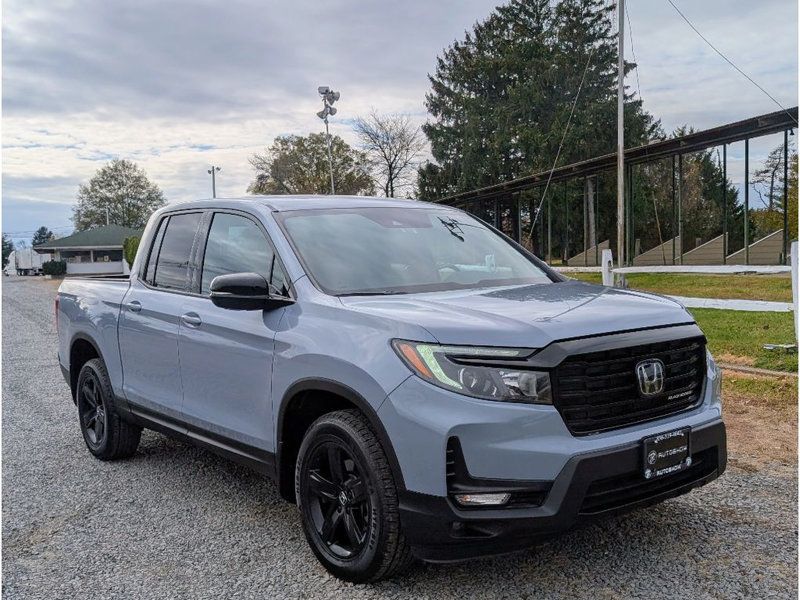 2023 Honda Ridgeline Black Edition photo 2