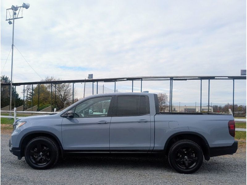 2023 Honda Ridgeline Black Edition photo 3