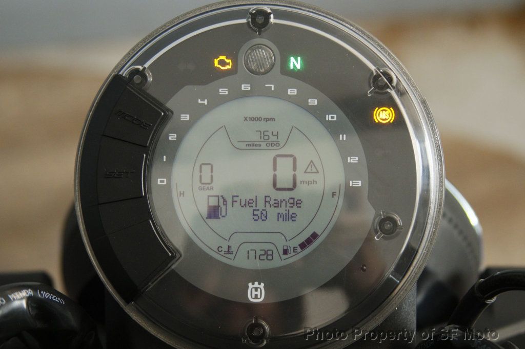 2023 Husqvarna SVARTPILEN 401 Only 764 Miles! - 22974504 - 27