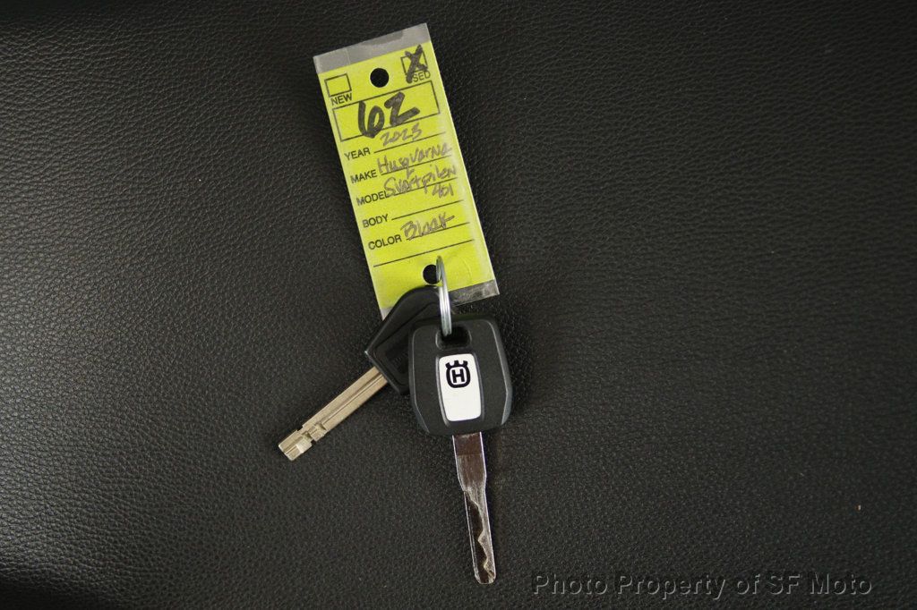 2023 Husqvarna SVARTPILEN 401 Only 764 Miles! - 22974504 - 52